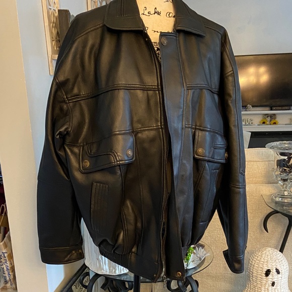 Vintage leather jacket - Picture 1 of 6